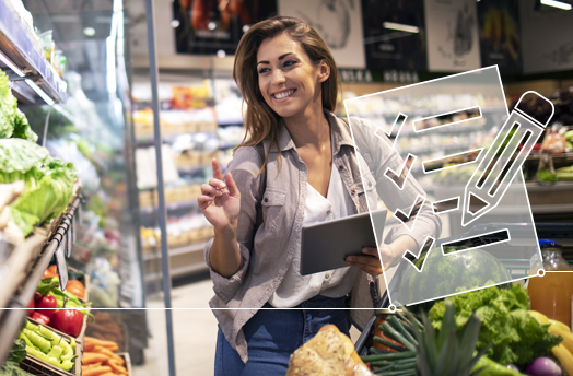 Zur Darstellung des Shopper Insights Trainings zeigt das Bild eine junge Frau, die mit einem Tablet in der Hand vor einem Regal in der Frischeabteilung eines Supermarktes steht